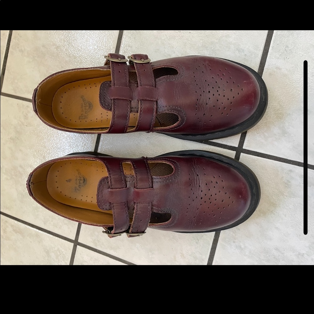 Discontinued red women Dr. Martin Mary Jane 7UK.